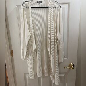 Women’s sweater, no buttons